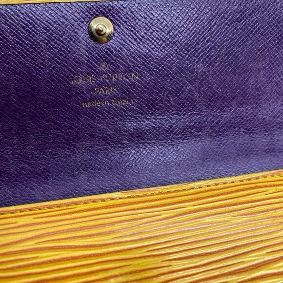 Authentic Vintage 1995 Louis Vuitton Yellow Epi Leather Long Wallet - Picture 6 of 11